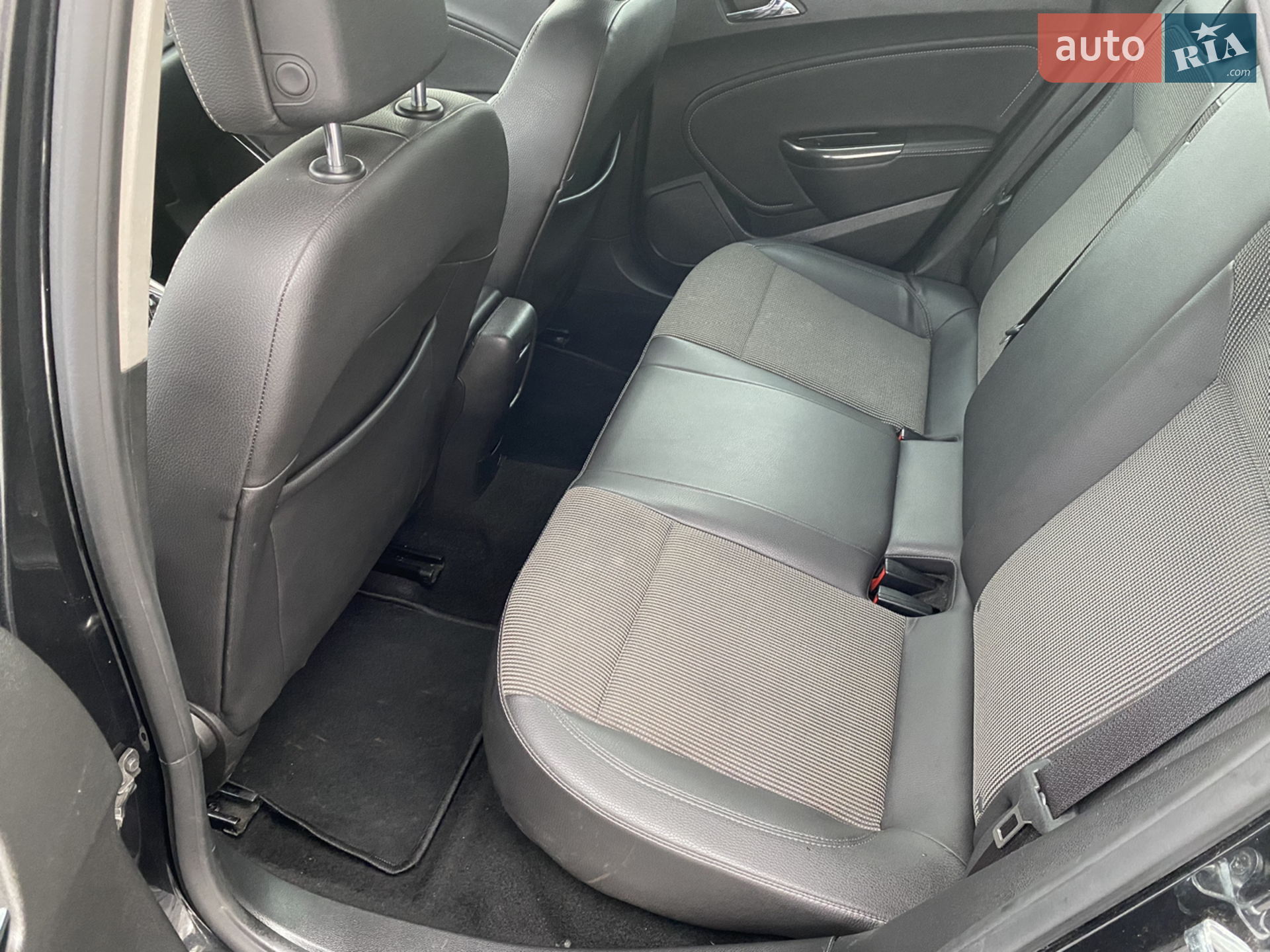 2011 Opel Astra - мініатюра 26