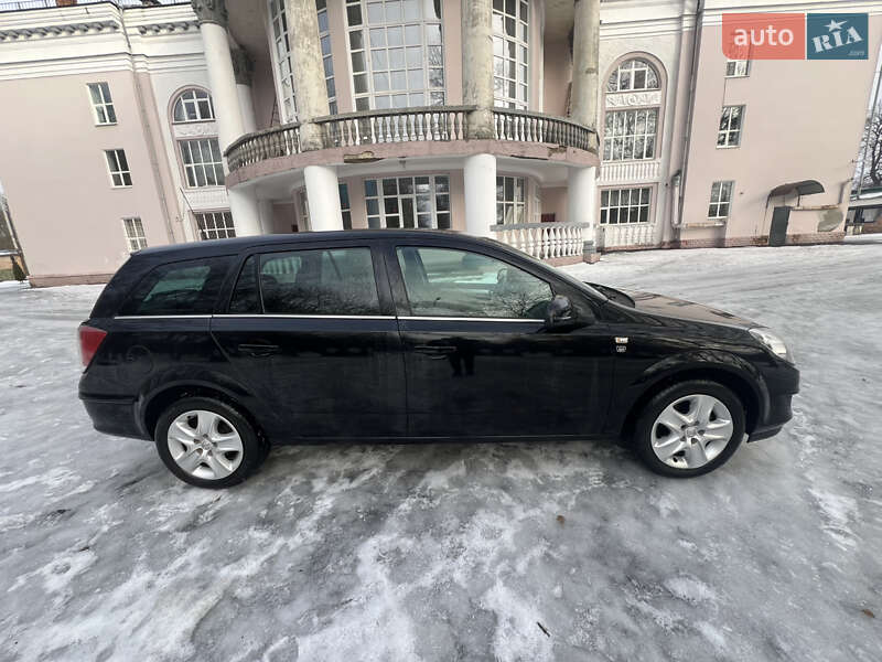 Универсал Opel Astra 2010 в Ватутино фото 2 Универсал Opel Astra 2010 в Ватутино