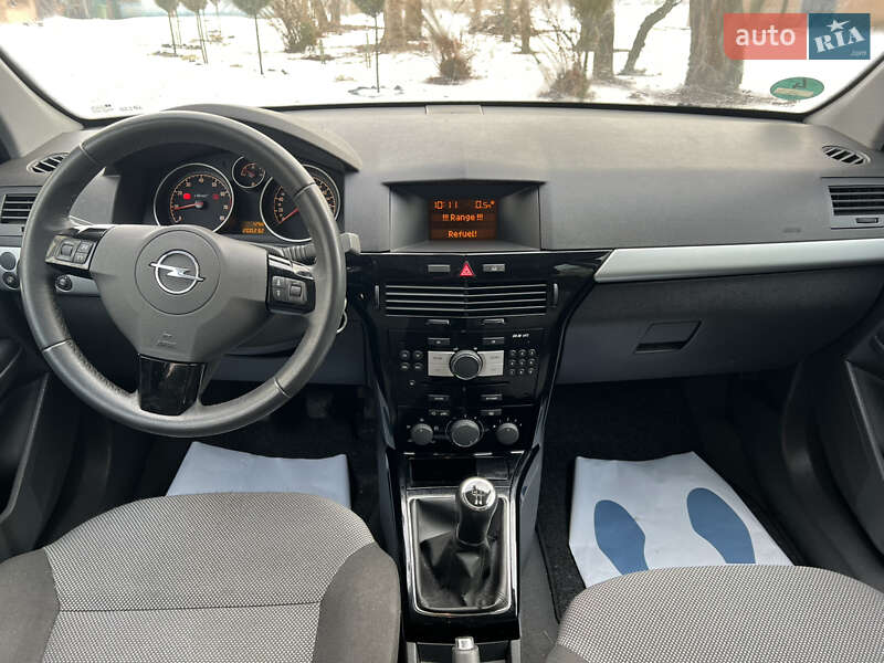 Универсал Opel Astra 2010 в Ватутино фото 7 Универсал Opel Astra 2010 в Ватутино