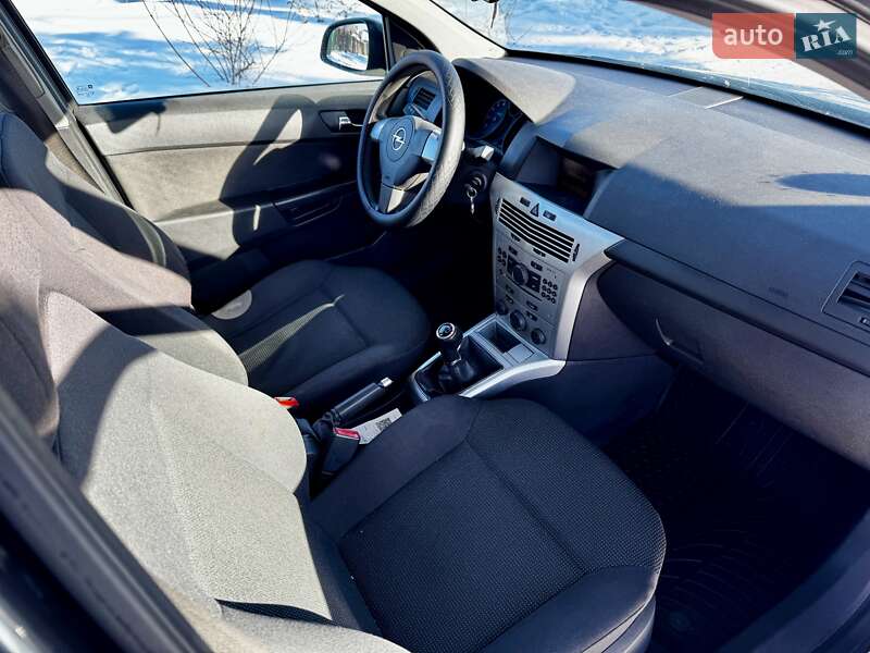 Хэтчбек Opel Astra 2009 в Киеве