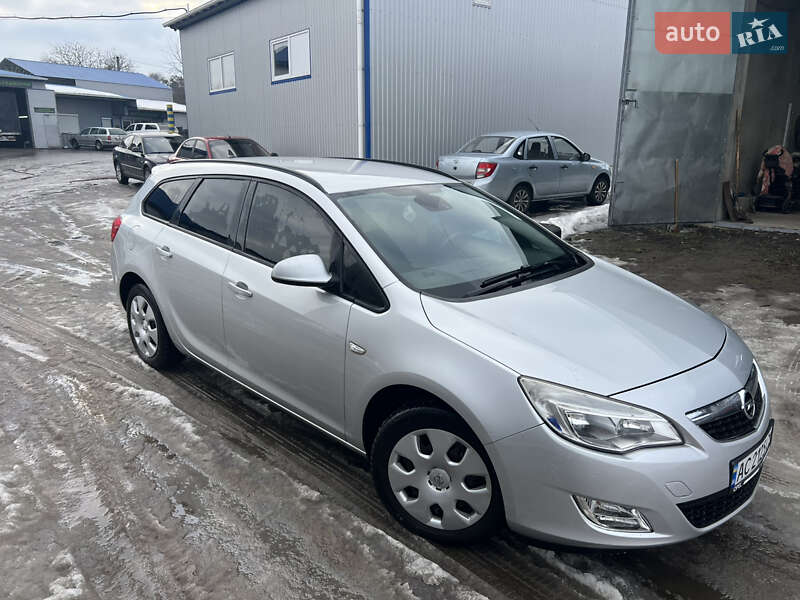 Универсал Opel Astra 2011 в Луцке фото 3 Универсал Opel Astra 2011 в Луцке