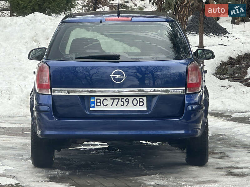 Универсал Opel Astra 2011 в Дрогобыче