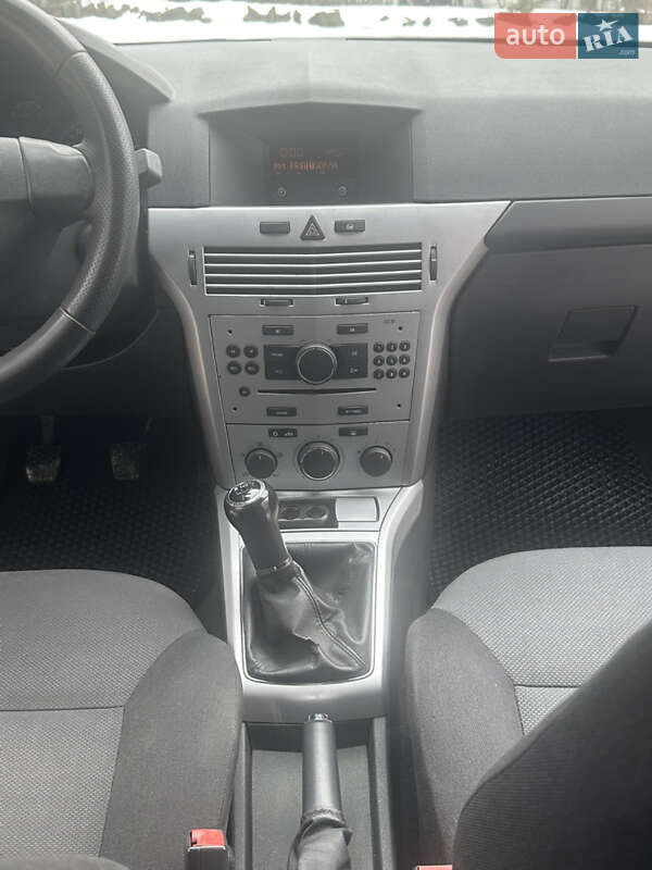 Универсал Opel Astra 2011 в Дрогобыче