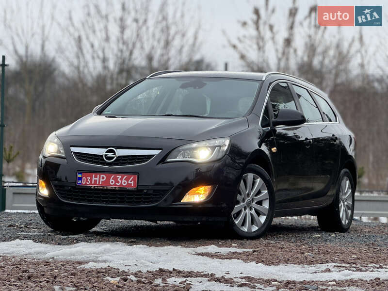 Универсал Opel Astra 2012 в Дрогобыче
