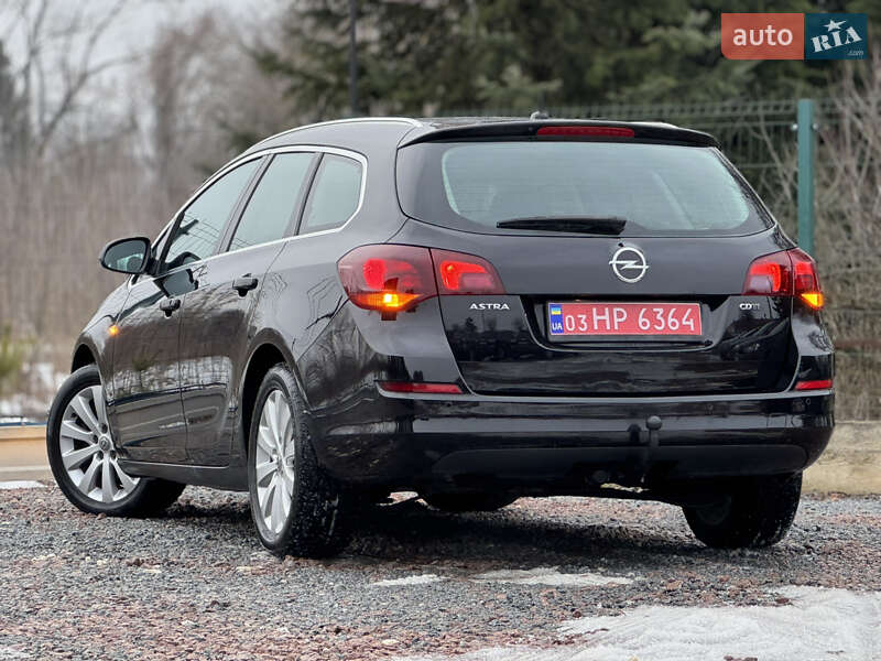 Универсал Opel Astra 2012 в Дрогобыче