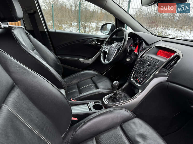 Универсал Opel Astra 2012 в Дрогобыче