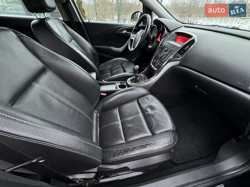 Универсал Opel Astra 2012 в Дрогобыче