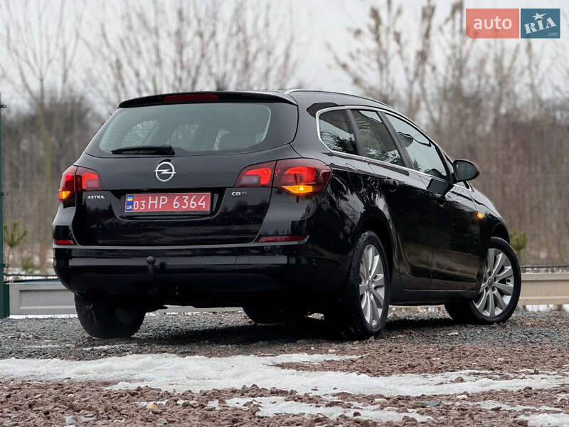 Универсал Opel Astra 2012 в Дрогобыче