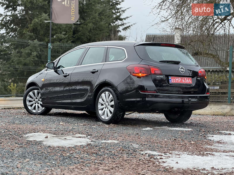 Универсал Opel Astra 2012 в Дрогобыче