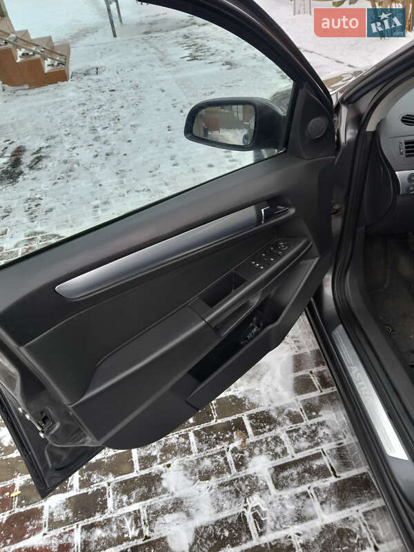 Універсал Opel Astra 2008 в Луцьку