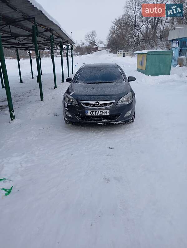Універсал Opel Astra 2011 в Ланівці