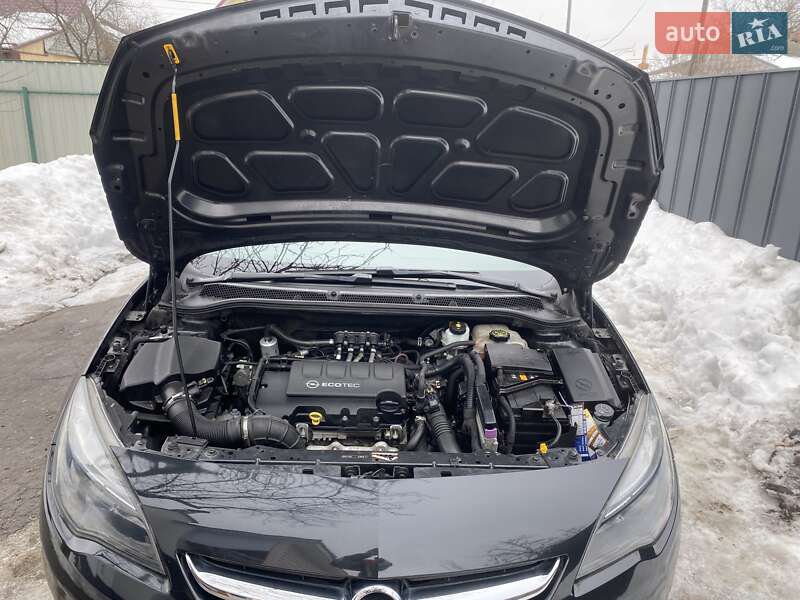 Универсал Opel Astra 2013 в Житомире