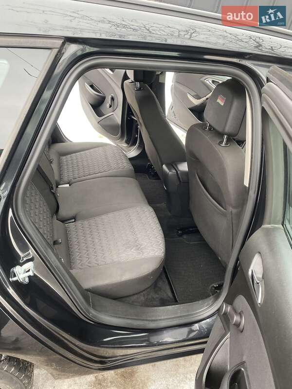 Универсал Opel Astra 2013 в Житомире