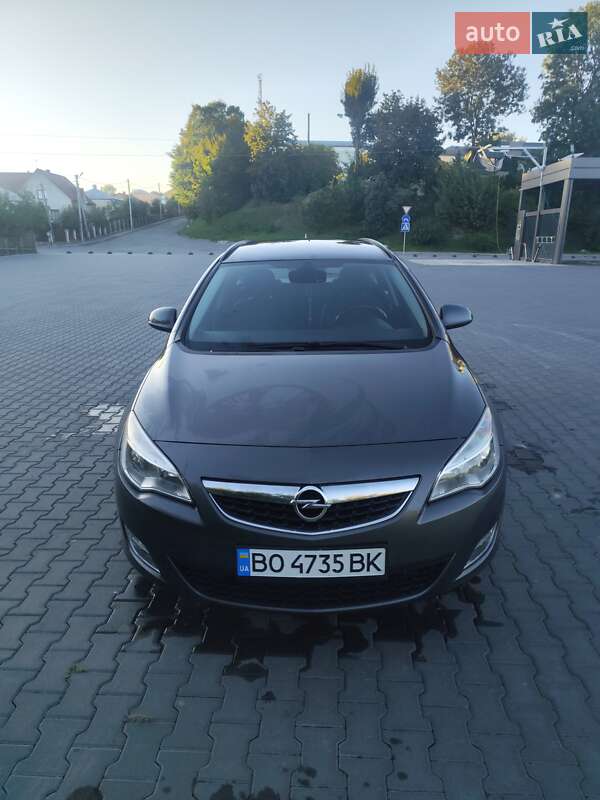 Универсал Opel Astra 2011 в Зборове