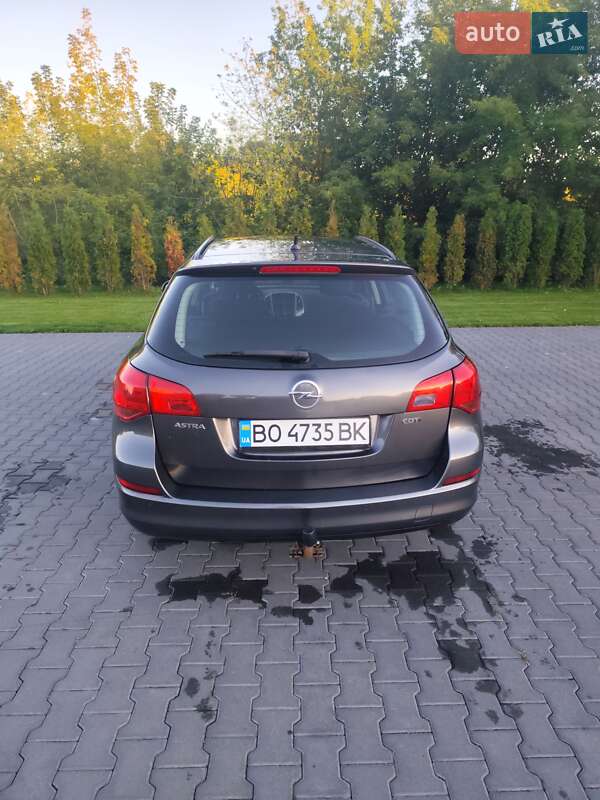 Универсал Opel Astra 2011 в Зборове