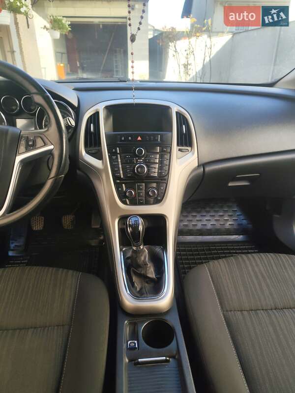 Универсал Opel Astra 2011 в Зборове