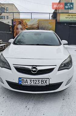 Универсал Opel Astra 2012 в Смолином