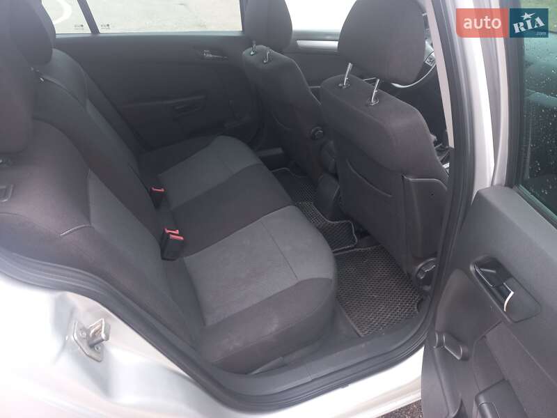 Универсал Opel Astra 2006 в Житомире