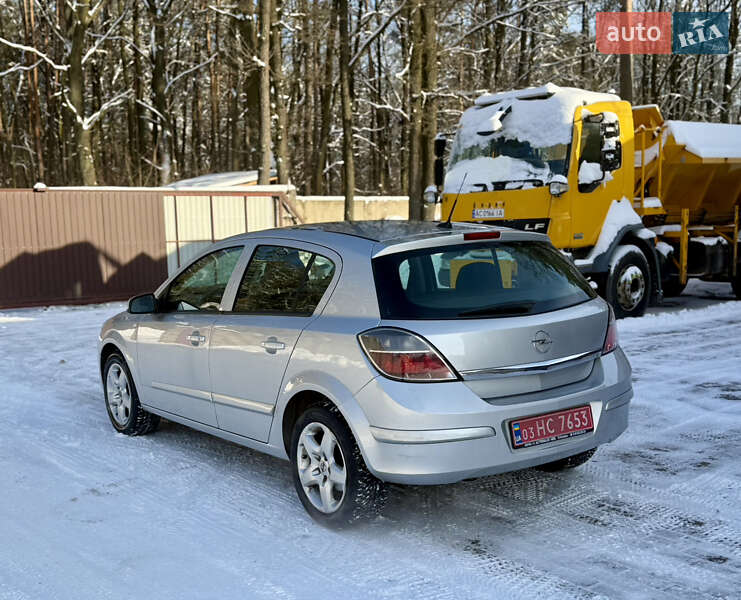 Хэтчбек Opel Astra 2008 в Луцке