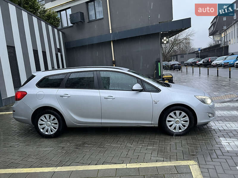 Универсал Opel Astra 2012 в Львове