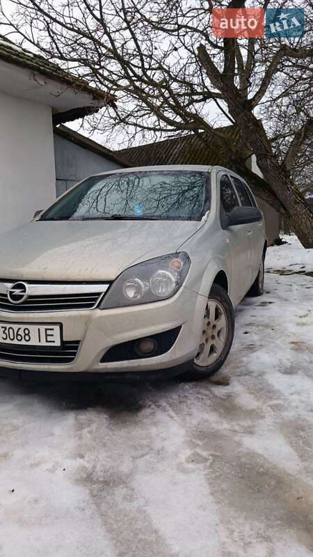Opel Astra 2011