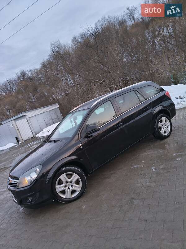 Opel Astra 2010 Opel Astra 2010