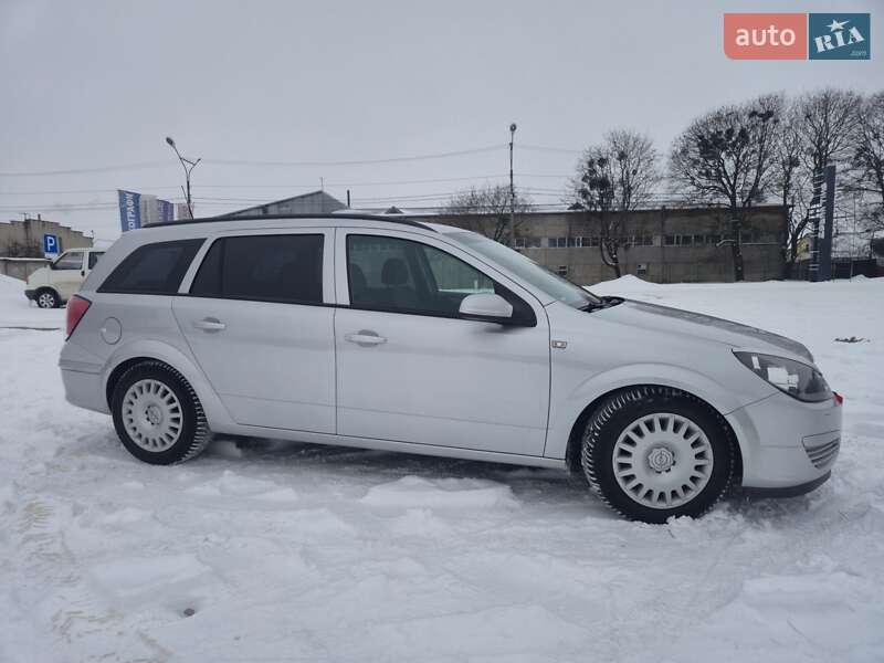 Универсал Opel Astra 2006 в Нововолынске