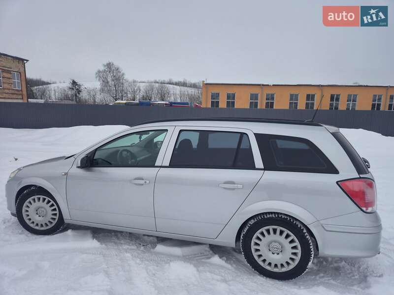 Универсал Opel Astra 2006 в Нововолынске