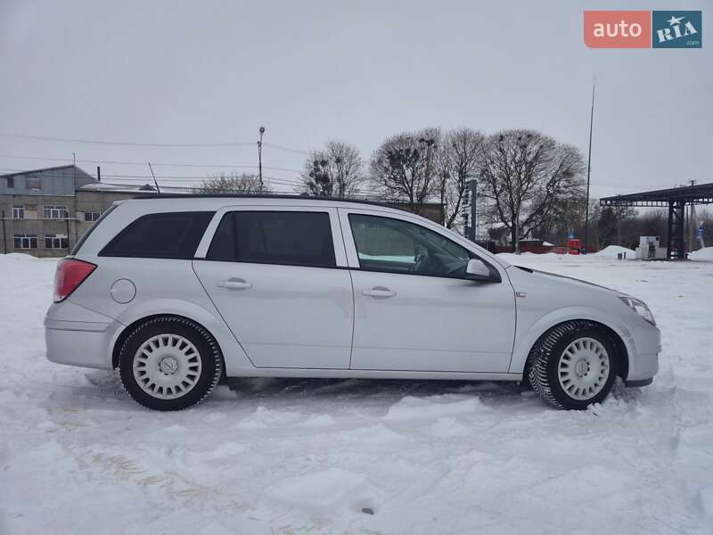 Универсал Opel Astra 2006 в Нововолынске