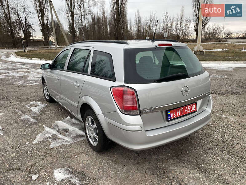 Универсал Opel Astra 2006 в Ахтырке