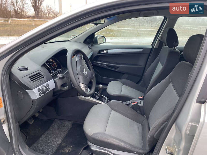 Универсал Opel Astra 2006 в Ахтырке