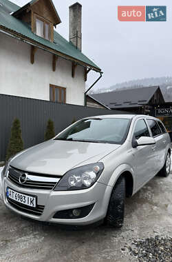 Универсал Opel Astra 2011 в Лазещине