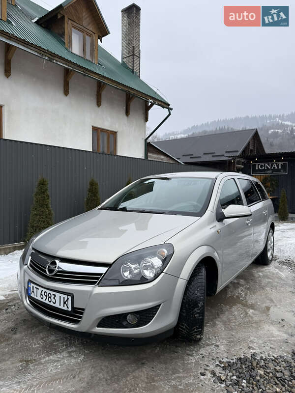 Opel Astra 2011 Opel Astra 2011