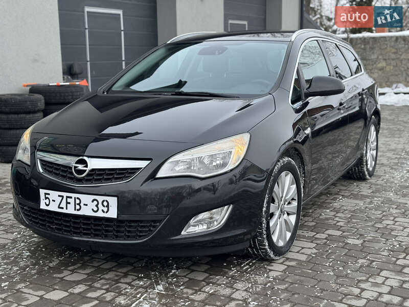 Универсал Opel Astra 2012 в Староконстантинове