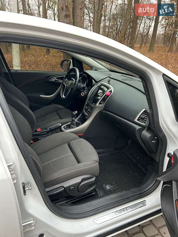 Хэтчбек Opel Astra 2010 в Жовкве