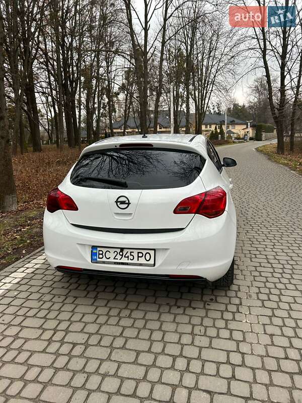 Хэтчбек Opel Astra 2010 в Жовкве
