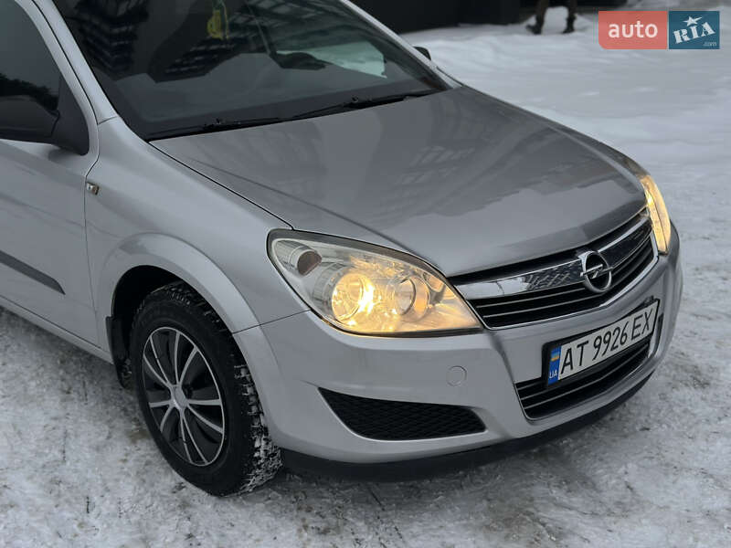 Хэтчбек Opel Astra 2008 в Ивано-Франковске