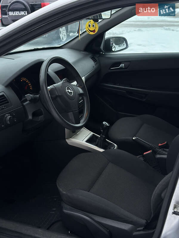 Хэтчбек Opel Astra 2008 в Ивано-Франковске