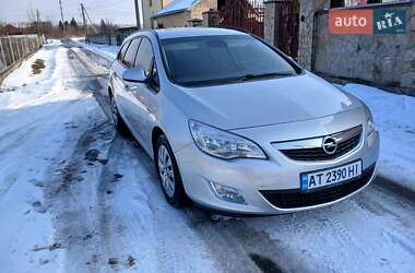 Универсал Opel Astra 2011 в Тысменице