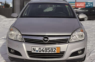 Универсал Opel Astra 2010 в Тернополе