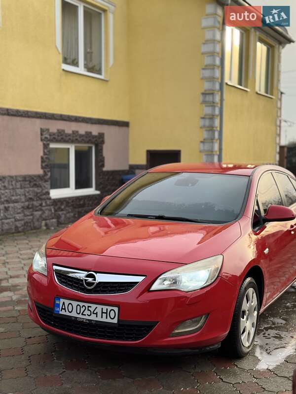 Хетчбек Opel Astra 2010 в Ужгороді