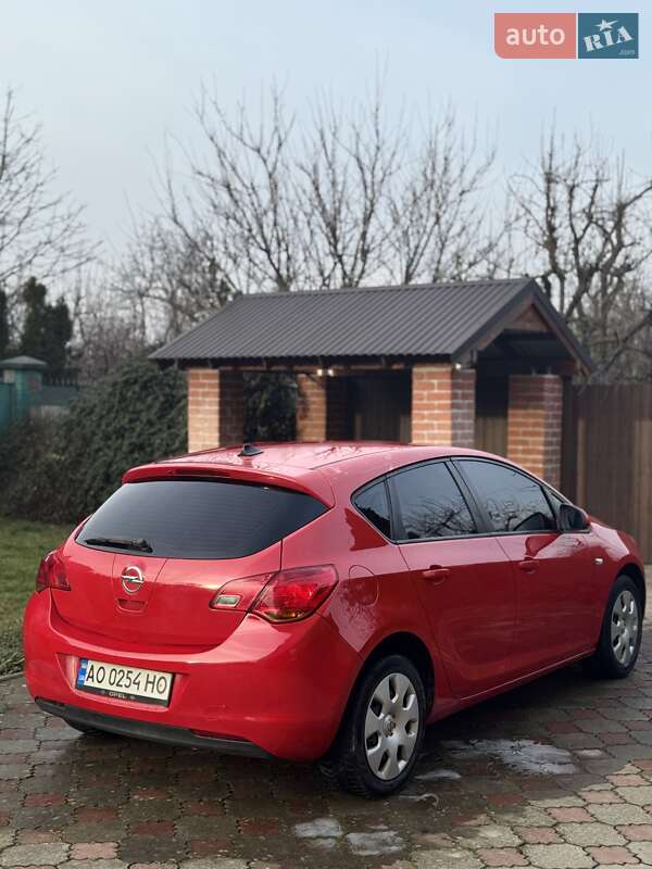 Хетчбек Opel Astra 2010 в Ужгороді