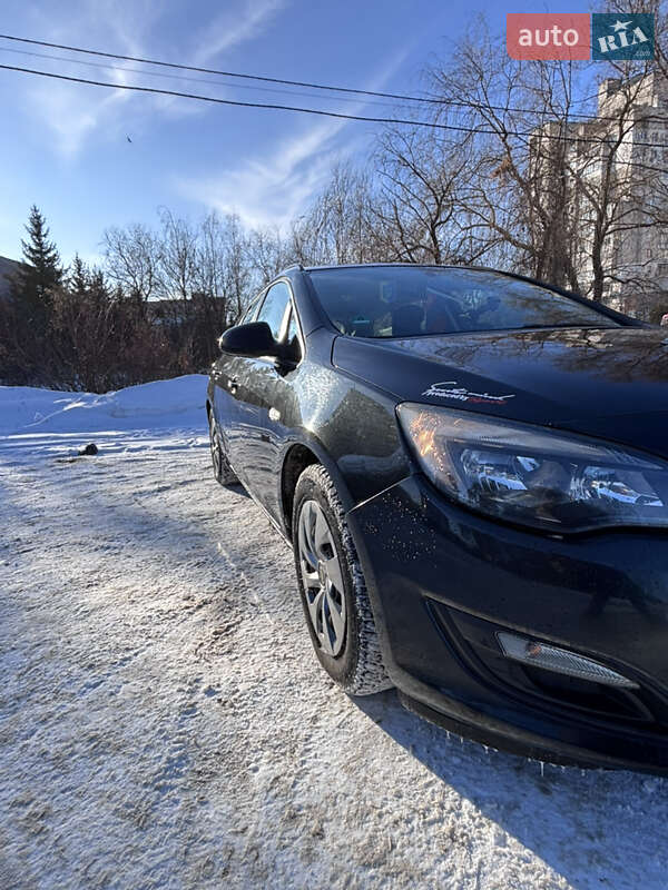 Універсал Opel Astra 2013 в Житомирі