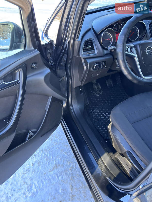 Універсал Opel Astra 2013 в Житомирі