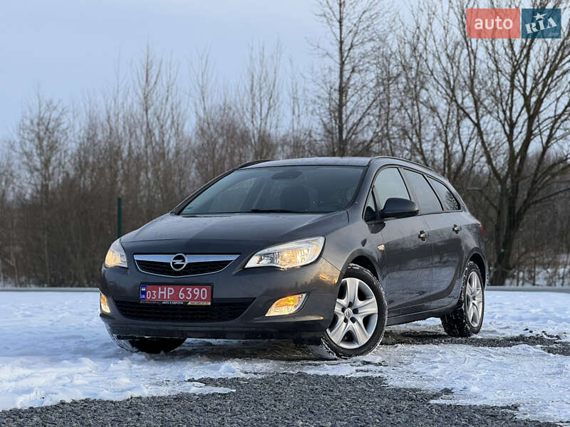 Універсал Opel Astra 2012 в Дрогобичі
