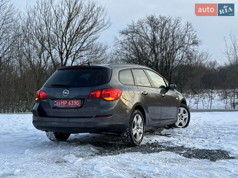 Універсал Opel Astra 2012 в Дрогобичі