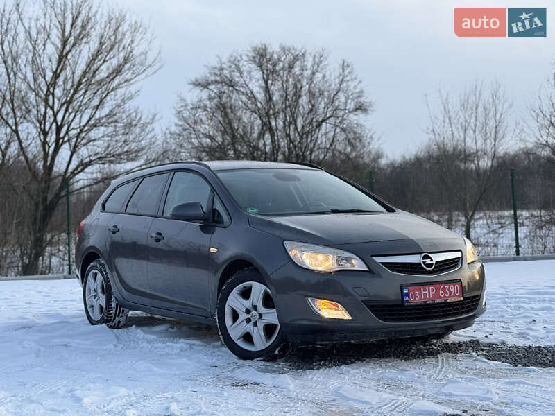 Універсал Opel Astra 2012 в Дрогобичі