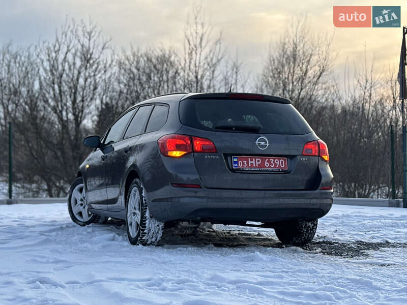 Універсал Opel Astra 2012 в Дрогобичі