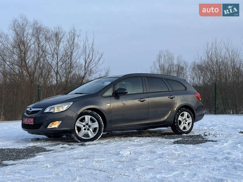 Універсал Opel Astra 2012 в Дрогобичі