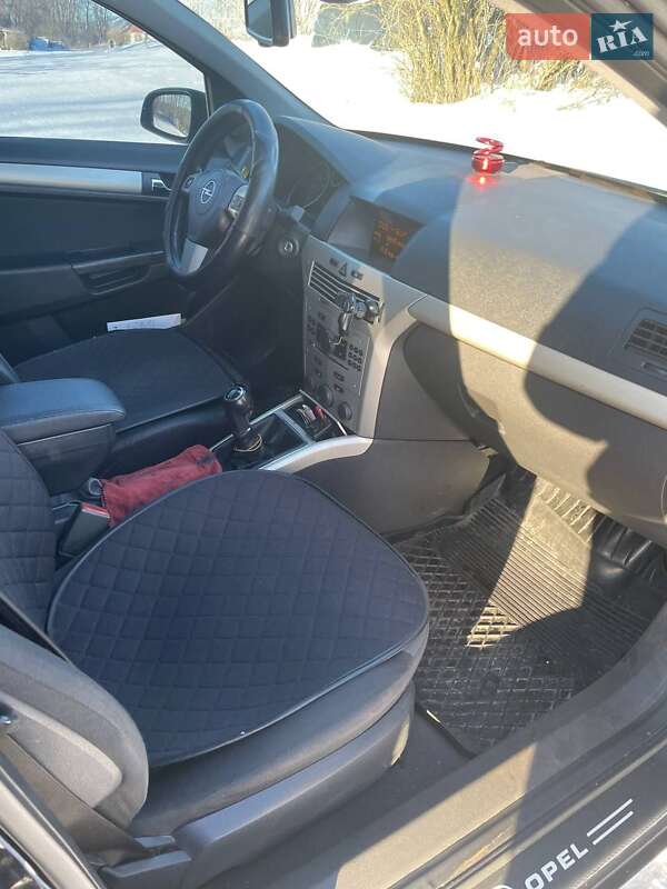 Универсал Opel Astra 2008 в Казатине